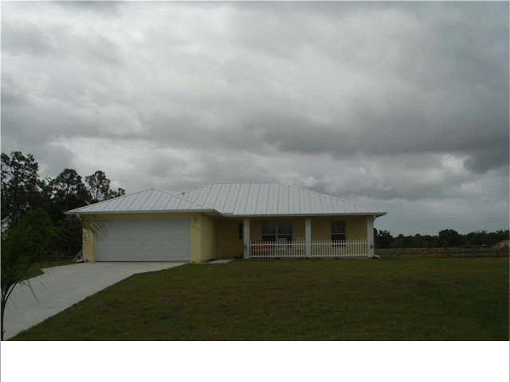 8.89 Acres of Residential Land with Home for Sale in Fellsmere, Florida