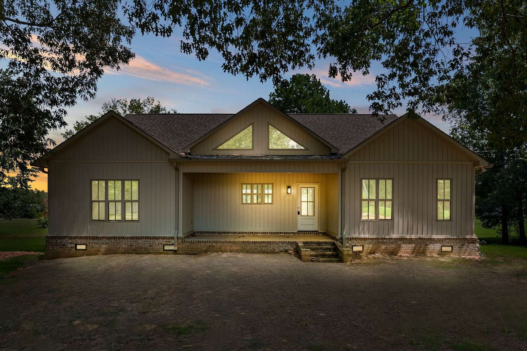 0.92 Acres of Residential Land with Home for Sale in Decaturville, Tennessee