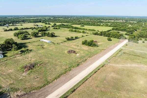 1.13 Acres of Residential Land for Sale in Campbell, Texas