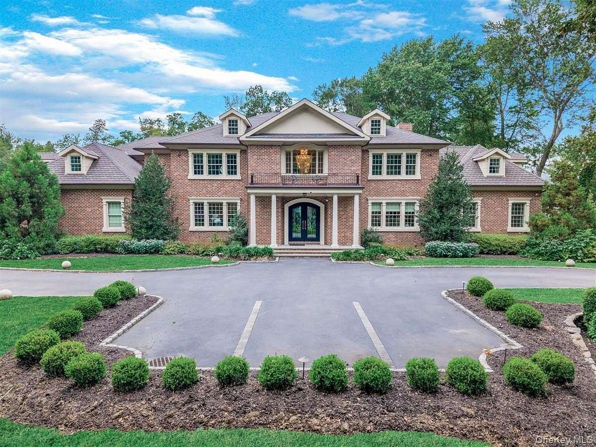 2.15 Acres of Residential Land with Home for Sale in Sands Point, New York