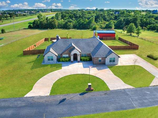 2.72 Acres of Residential Land with Home for Sale in Blanchard, Oklahoma