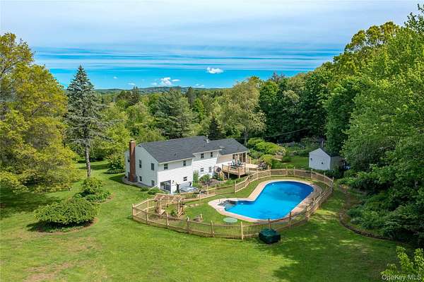 3.62 Acres of Residential Land with Home for Sale in Pawling, New York