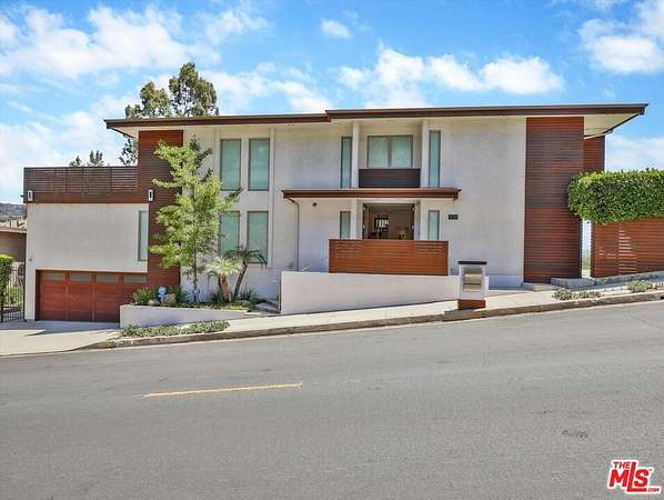 2.25 Acres of Residential Land with Home for Sale in Los Angeles, California