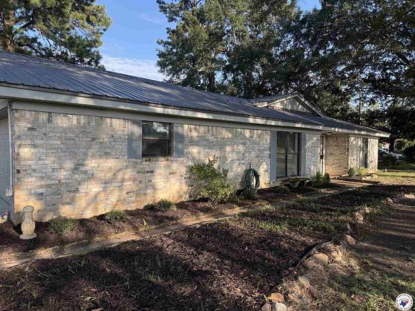 1.52 Acres of Residential Land with Home for Sale in Texarkana, Arkansas