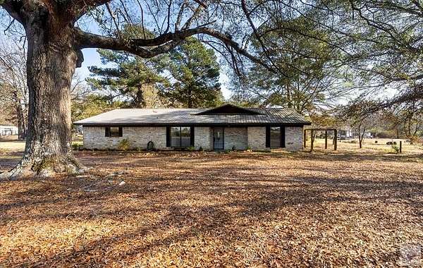 1.52 Acres of Residential Land with Home for Sale in Texarkana, Arkansas