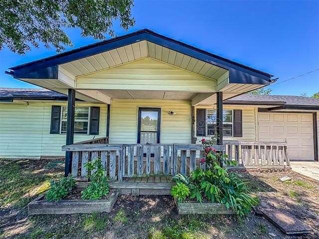 4 Acres of Residential Land with Home for Sale in Checotah, Oklahoma