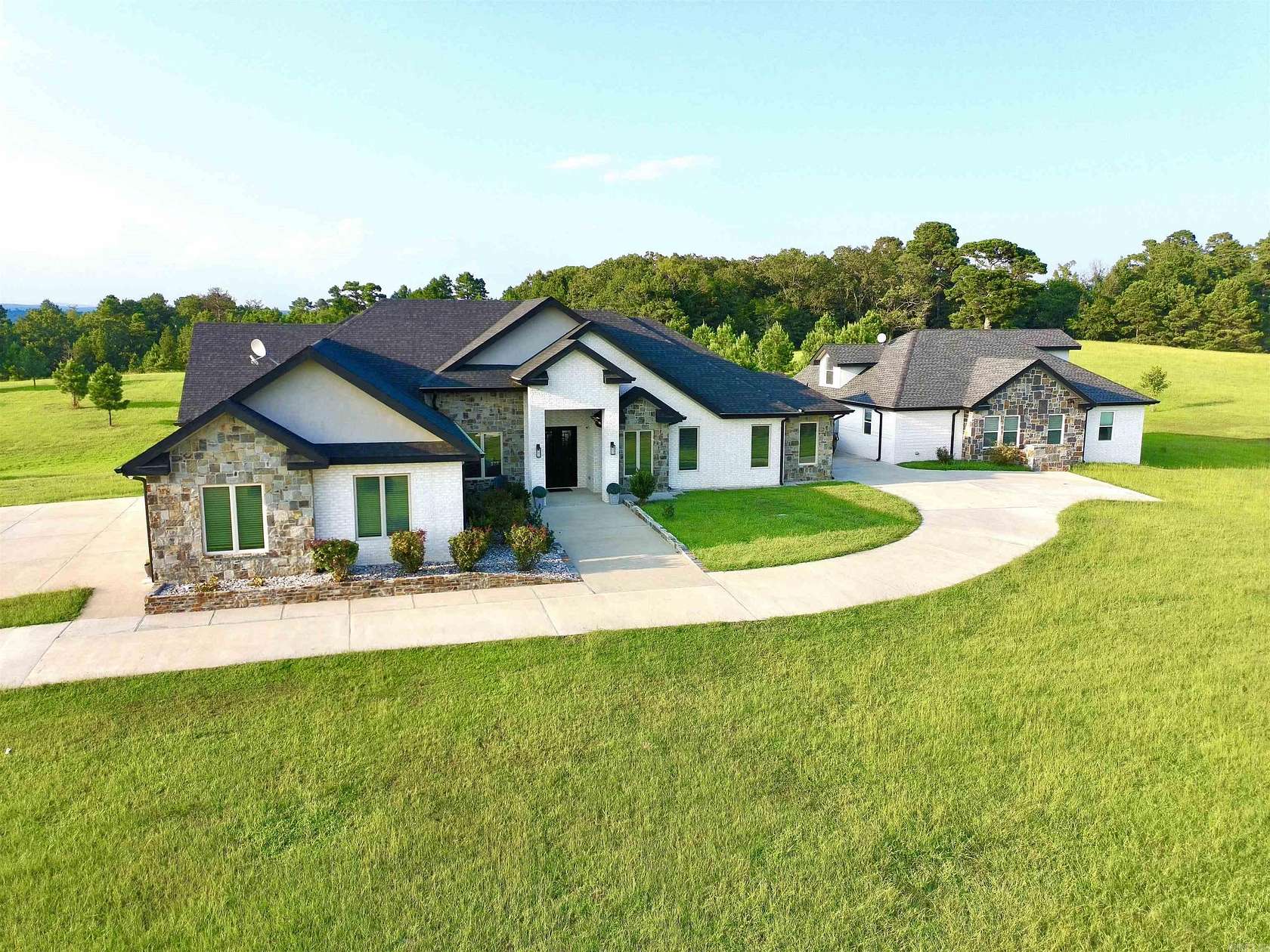 6.8 Acres of Residential Land with Home for Sale in Pearcy, Arkansas