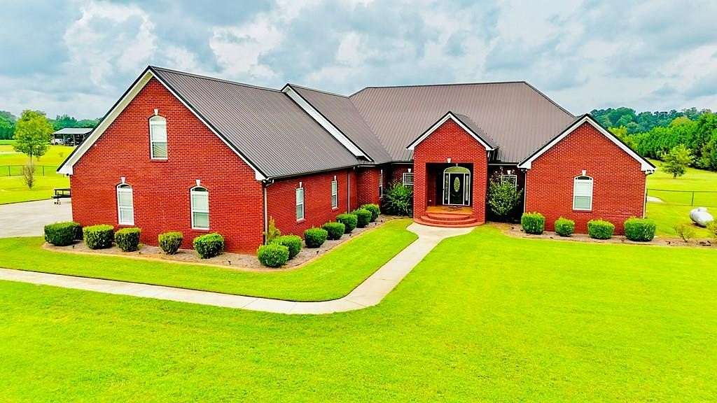 5 Acres of Residential Land with Home for Sale in Ashford, Alabama