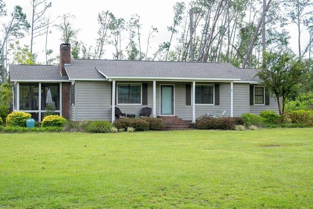 2 Acres of Residential Land with Home for Sale in Hazlehurst, Georgia