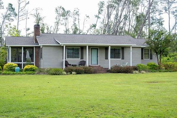 2 Acres of Residential Land with Home for Sale in Hazlehurst, Georgia