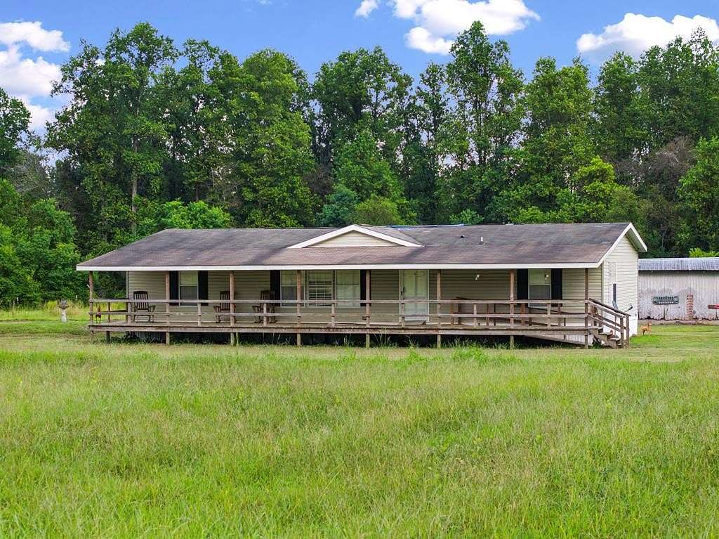 3 Acres of Residential Land with Home for Sale in Baxley, Georgia