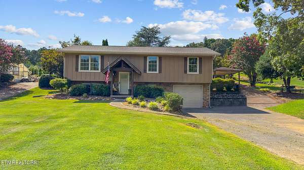 16.2 Acres of Land with Home for Sale in Mascot, Tennessee