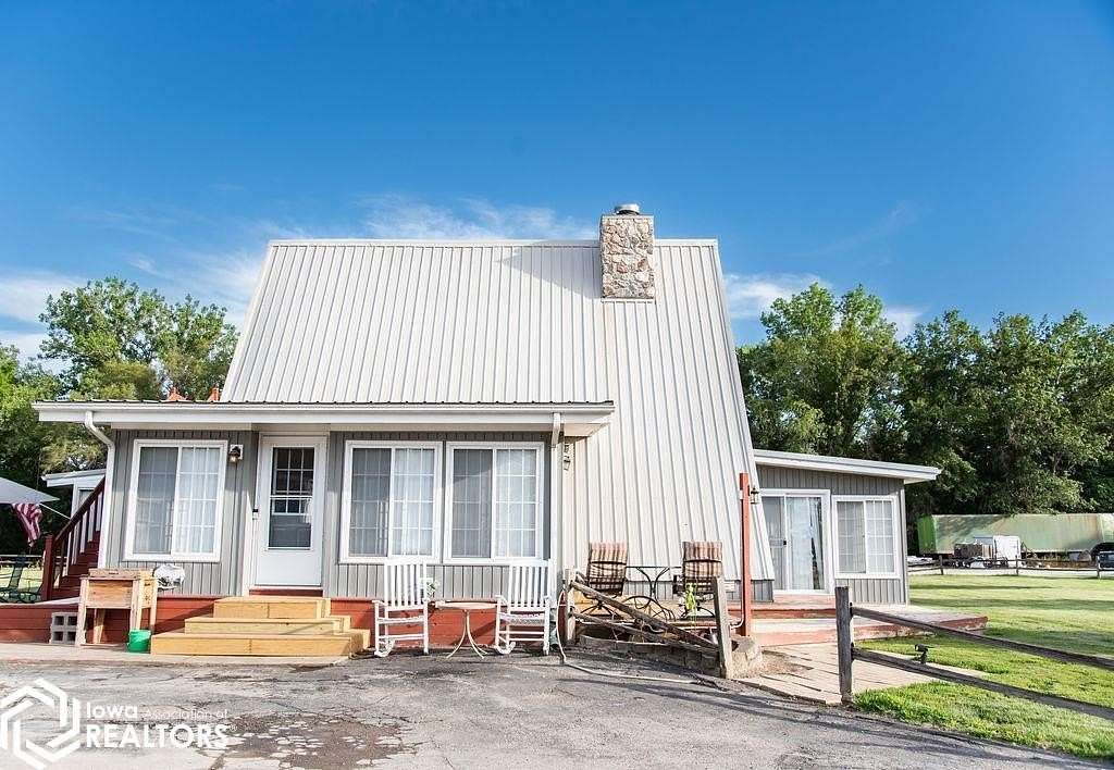 8.19 Acres of Residential Land with Home for Sale in Ottumwa, Iowa