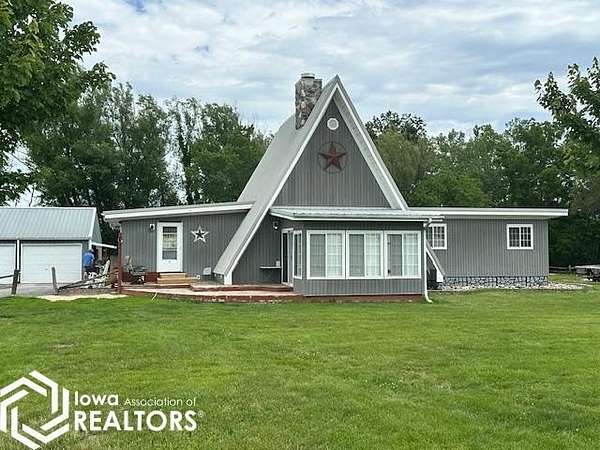 8.19 Acres of Residential Land with Home for Sale in Ottumwa, Iowa