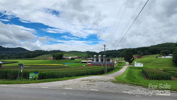 1 Acre of Residential Land for Sale in Waynesville, North Carolina