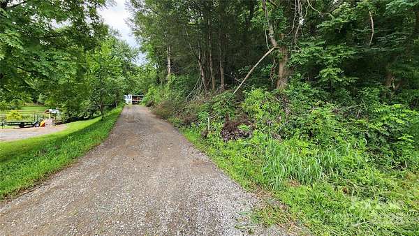 1 Acre of Residential Land for Sale in Waynesville, North Carolina