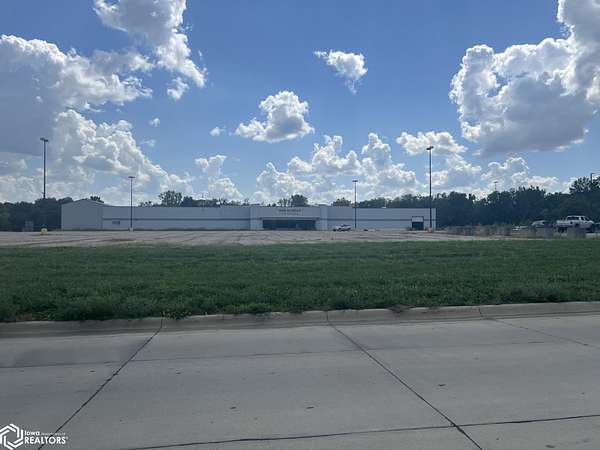 11.4 Acres of Commercial Land for Sale in Oskaloosa, Iowa