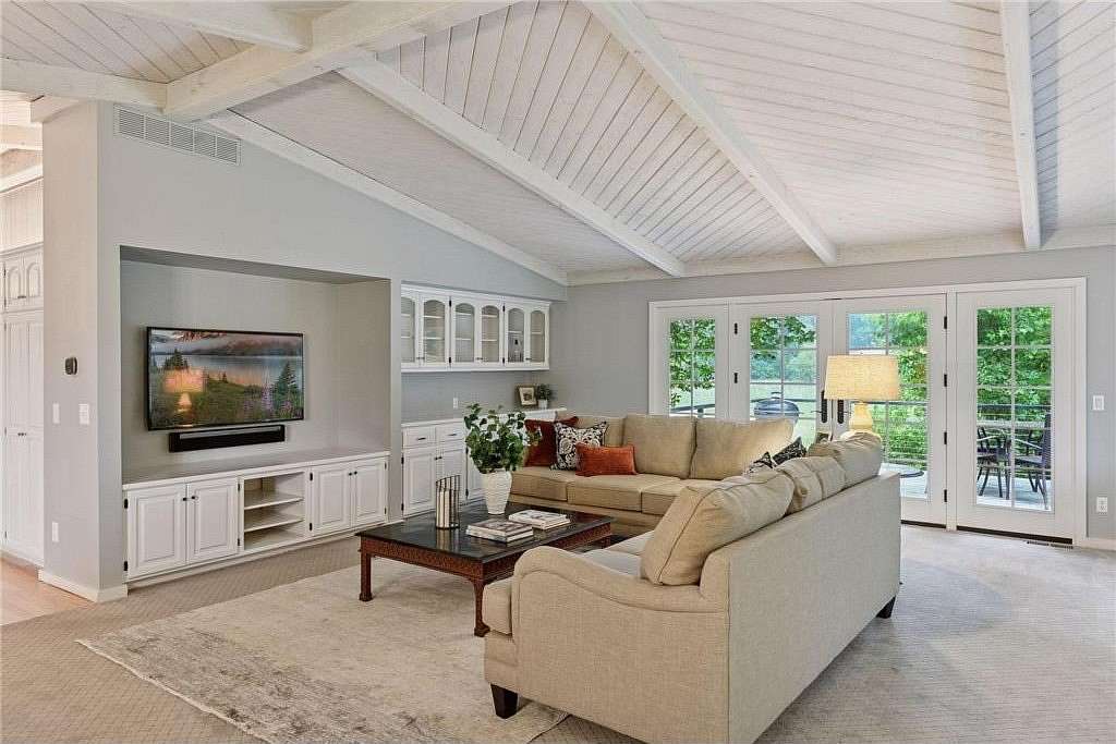 2.48 Acres of Residential Land with Home for Sale in Wayzata, Minnesota