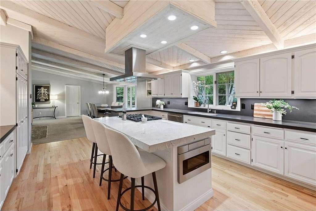 2.48 Acres of Residential Land with Home for Sale in Wayzata, Minnesota