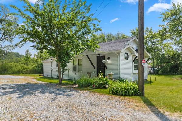 1.7 Acres of Residential Land with Home for Sale in Frankfort, Illinois