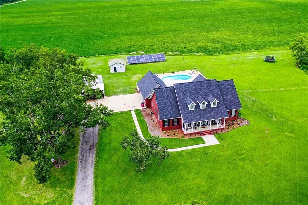 1.85 Acres of Residential Land with Home for Sale in Blackshear, Georgia