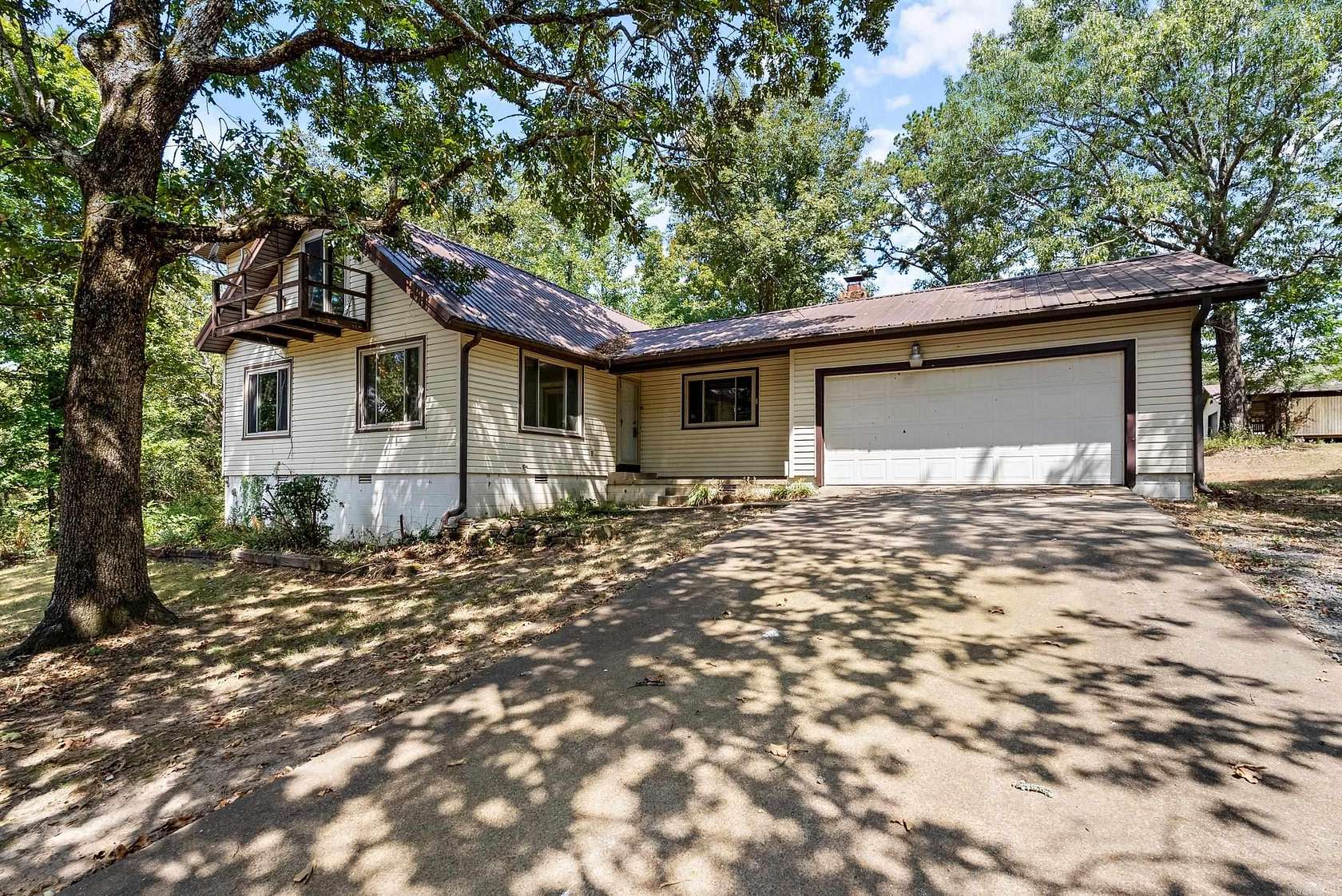 6 Acres of Residential Land with Home for Sale in Bee Branch, Arkansas