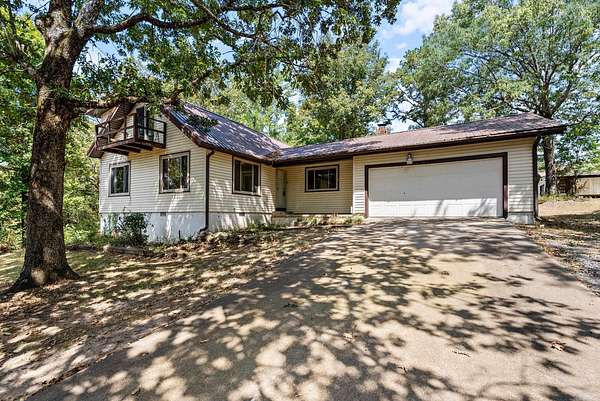 6 Acres of Residential Land with Home for Sale in Bee Branch, Arkansas