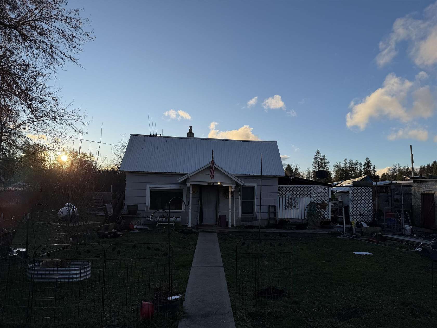 1.8 Acres of Residential Land with Home for Sale in Rockford, Washington