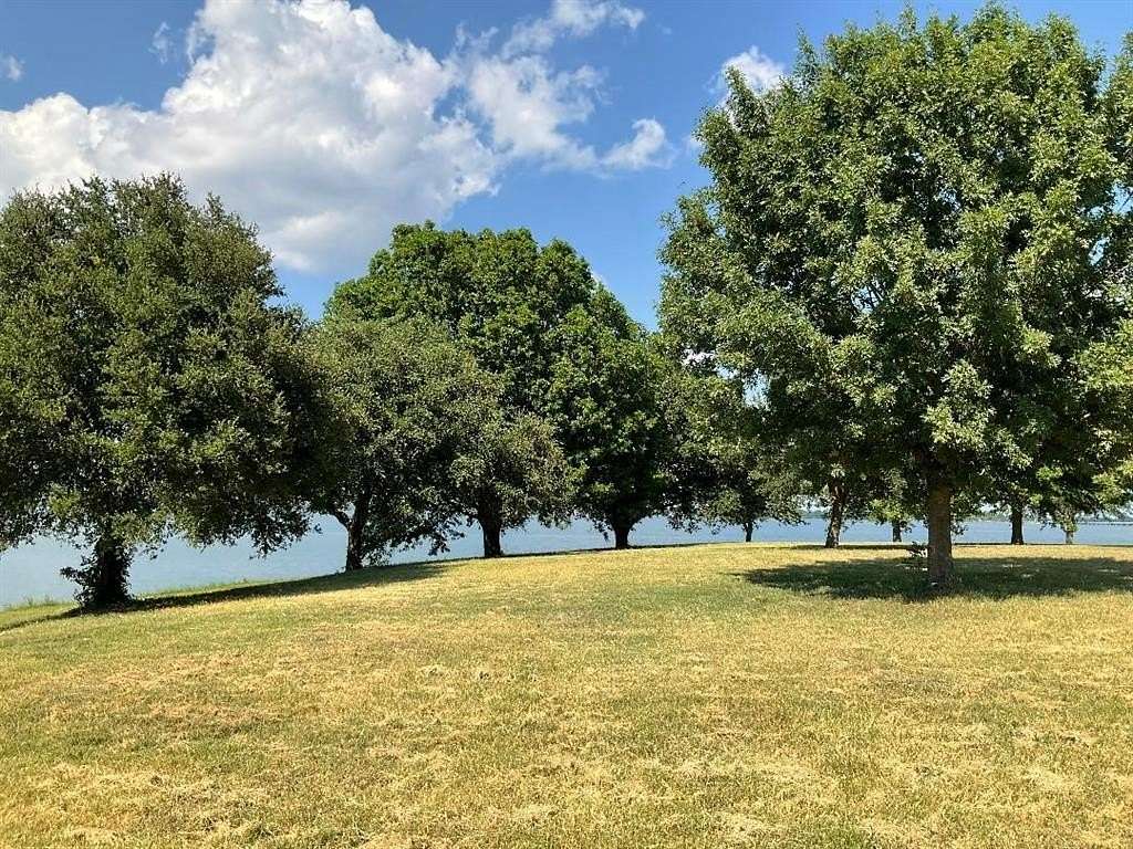 2.4 Acres of Land for Sale in Corsicana, Texas