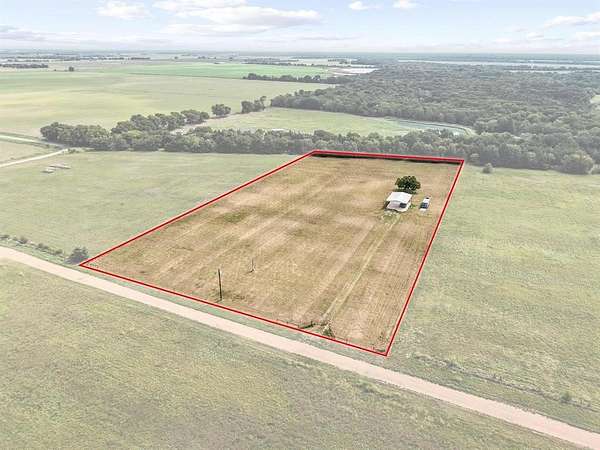 5.21 Acres of Residential Land for Sale in Honey Grove, Texas