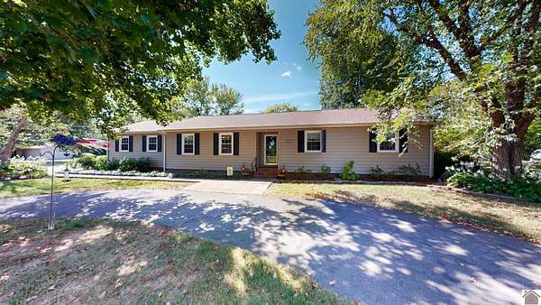 1.73 Acres of Residential Land with Home for Sale in Mayfield, Kentucky