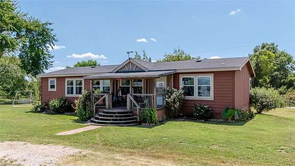 19.5 Acres of Land with Home for Sale in Corsicana, Texas