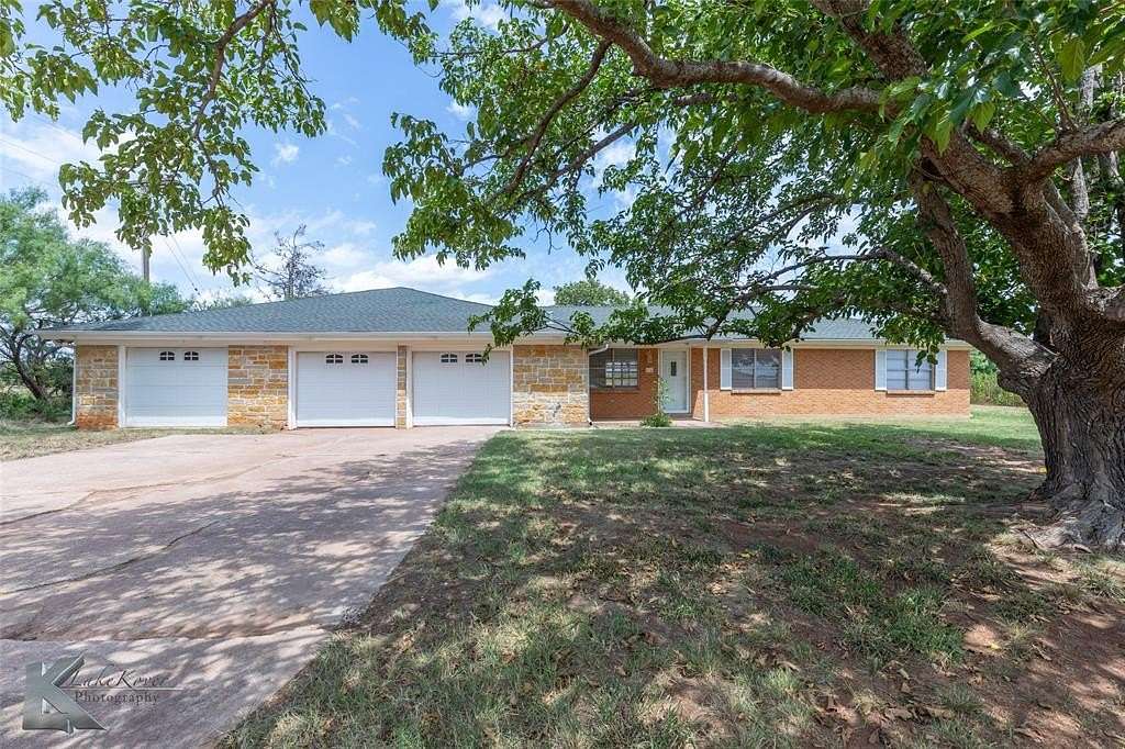 1.5 Acres of Residential Land with Home for Sale in Tuscola, Texas