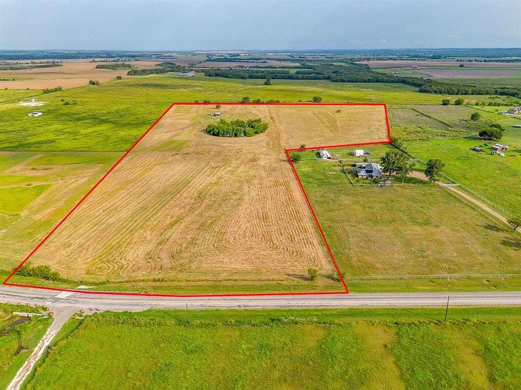 25.7 Acres of Land for Sale in Grandview, Texas