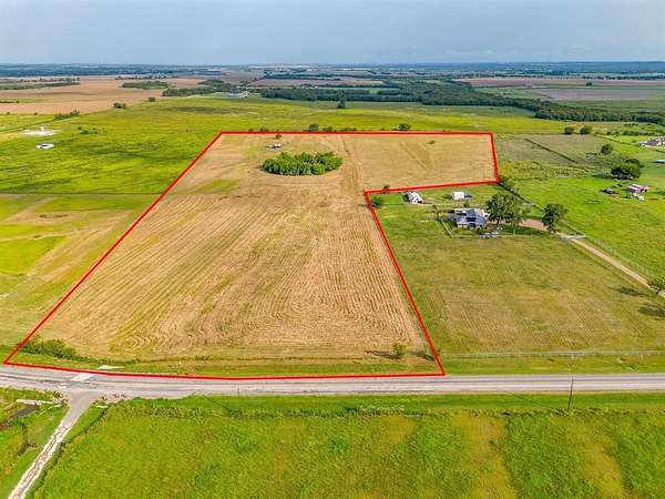 25.7 Acres of Land for Sale in Grandview, Texas