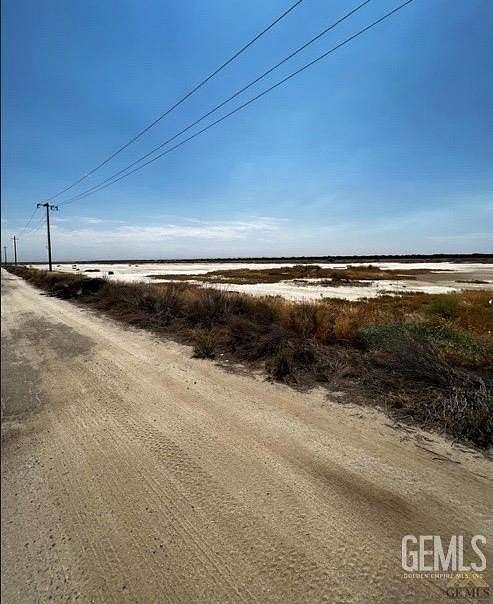 0.98 Acres of Land for Sale in Earlimart, California