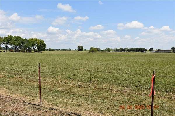 1.33 Acres of Residential Land for Sale in Sallisaw, Oklahoma