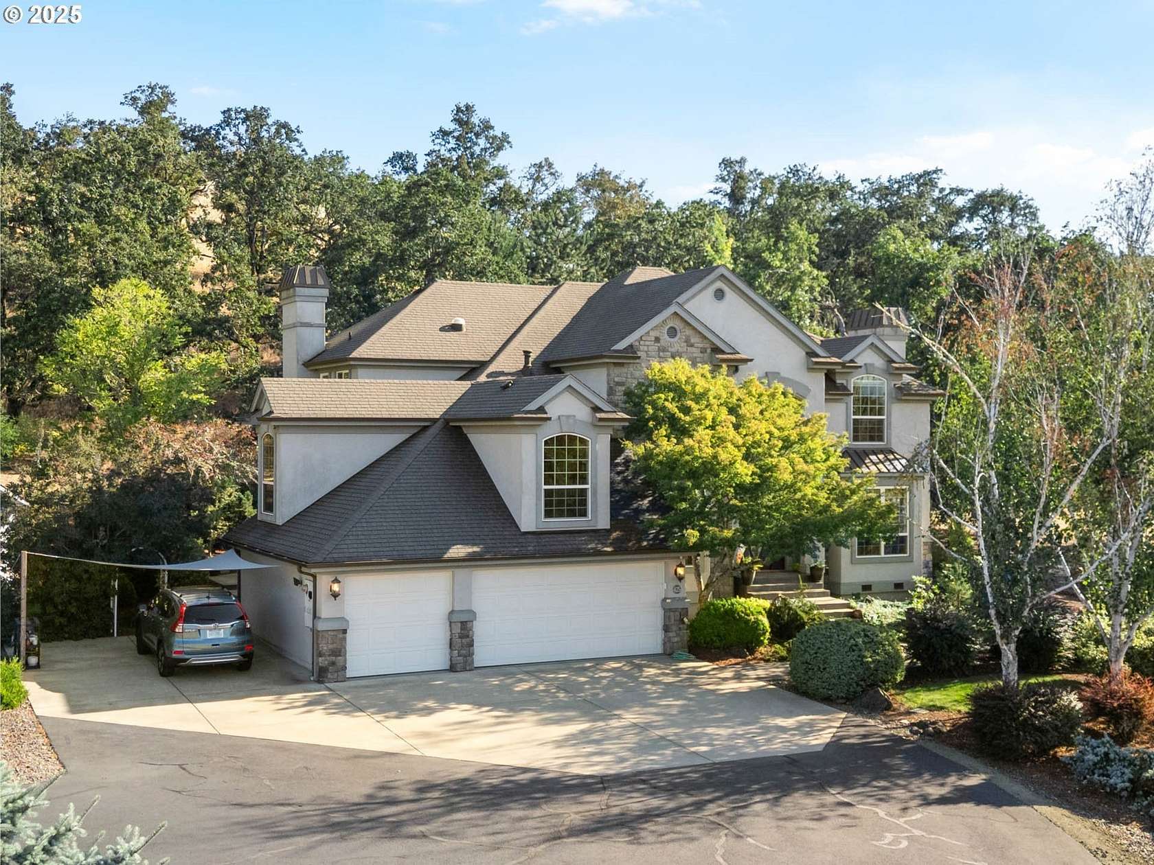 5 Acres of Residential Land with Home for Sale in Roseburg, Oregon