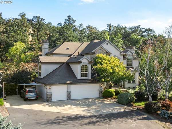 5 Acres of Residential Land with Home for Sale in Roseburg, Oregon