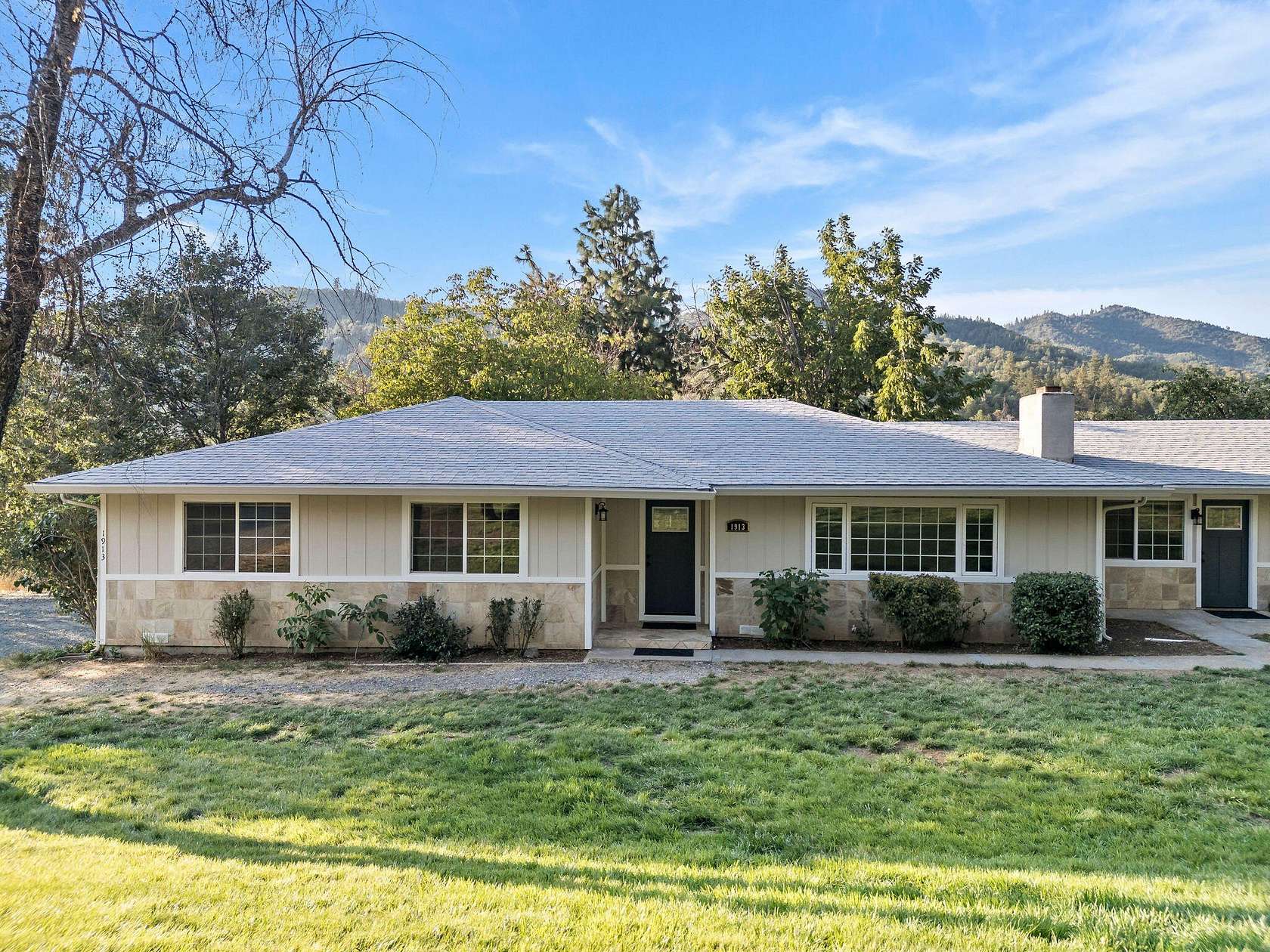 4.54 Acres of Residential Land with Home for Sale in Rogue River, Oregon