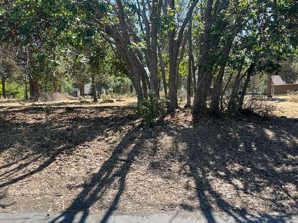 0.39 Acres of Residential Land for Sale in Klamath Falls, Oregon