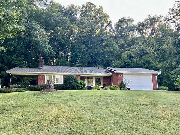 2.6 Acres of Residential Land with Home for Sale in Mount Vernon, Kentucky