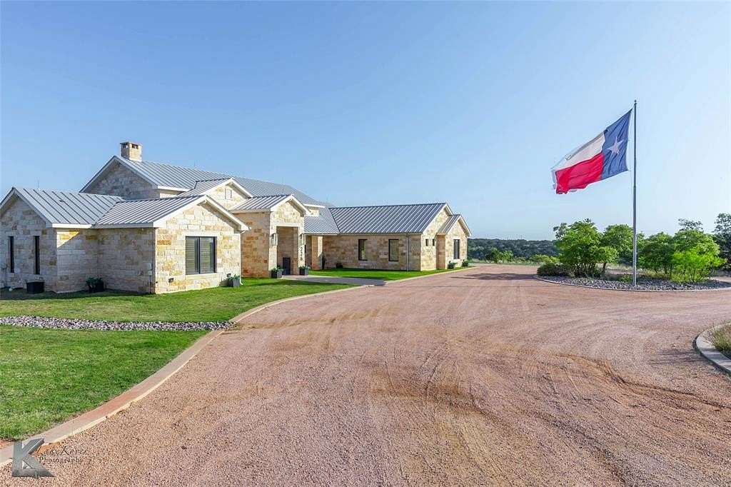 21.3 Acres of Land with Home for Lease in Tuscola, Texas