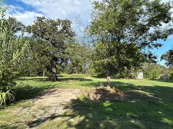 13.4 Acres of Agricultural Land for Sale in Boyd, Texas
