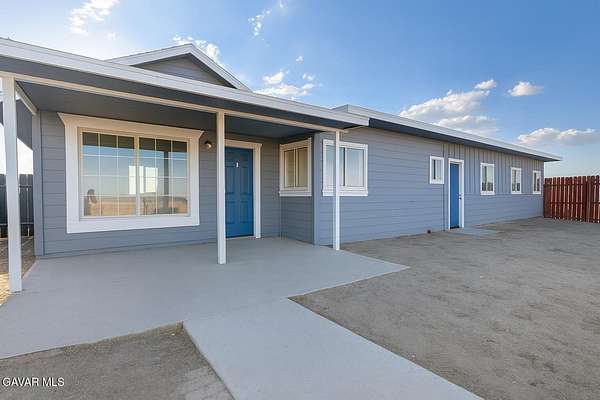 9.6 Acres of Land with Home for Lease in Rosamond, California