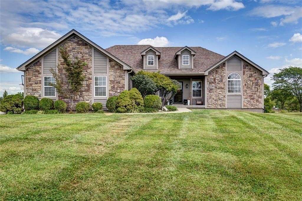 5 Acres of Residential Land with Home for Sale in Lathrop, Missouri