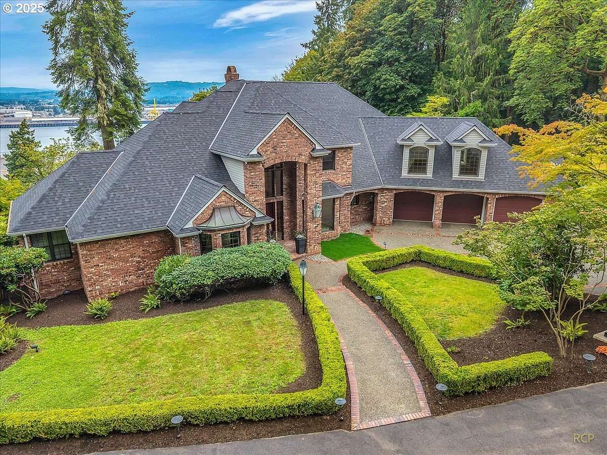 9 Acres of Residential Land with Home for Sale in Rainier, Oregon