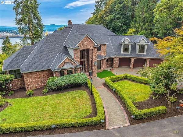 9 Acres of Residential Land with Home for Sale in Rainier, Oregon