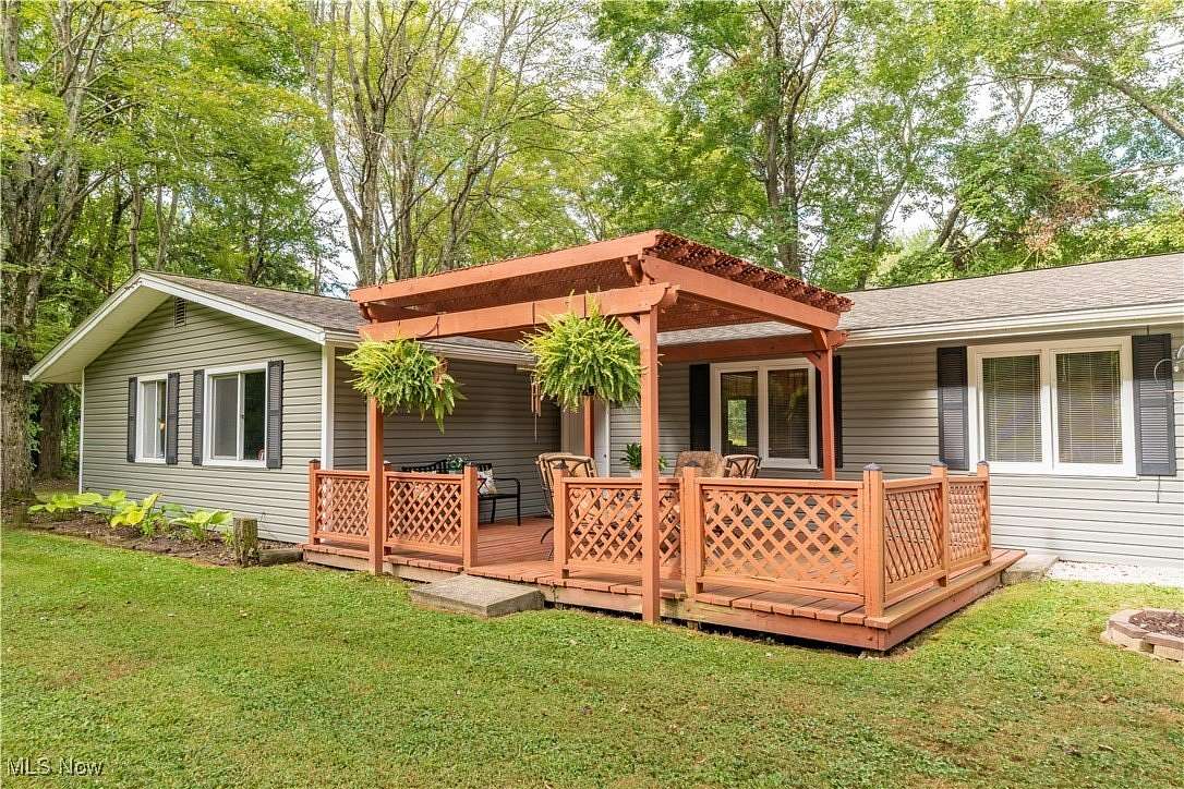 1.52 Acres of Residential Land with Home for Sale in Alliance, Ohio