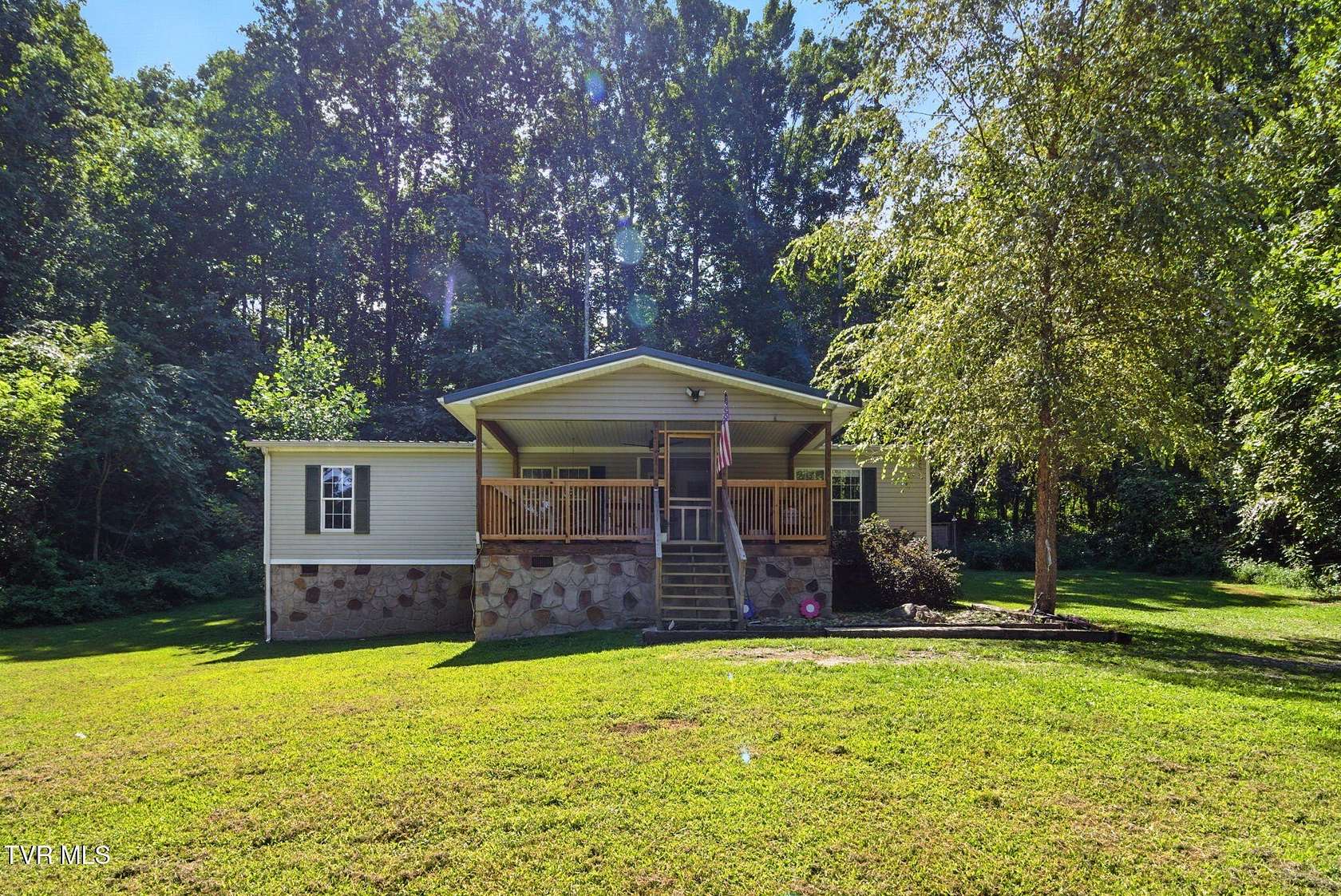 7.2 Acres of Land with Home for Sale in Dandridge, Tennessee